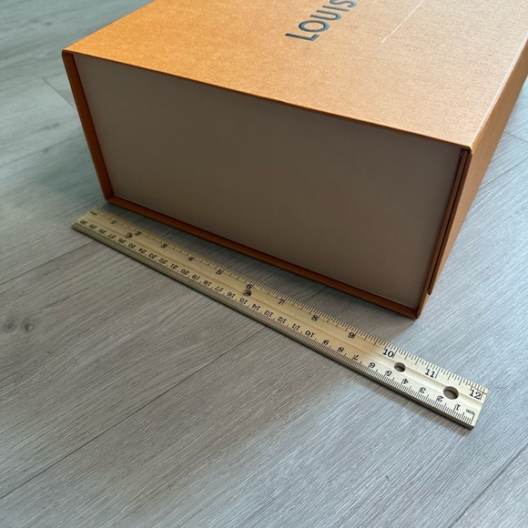 Louis Vuitton gift box - Picture 2 of 8